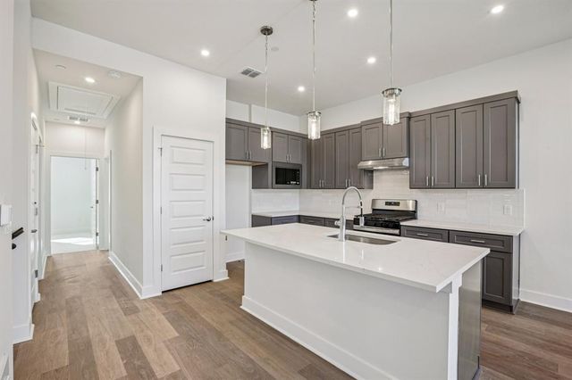200 W 56th ST 8102, Austin, TX 78751