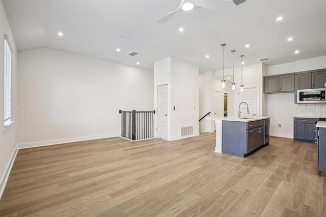 200 W 56th ST 8102, Austin, TX 78751