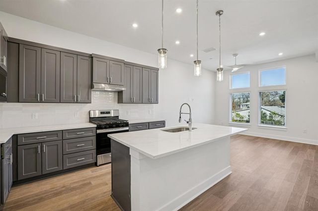 200 W 56th ST 8102, Austin, TX 78751