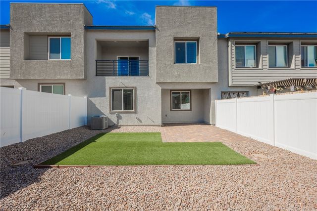 1048 Gabriela Ridge Lane, Henderson, NV 89002