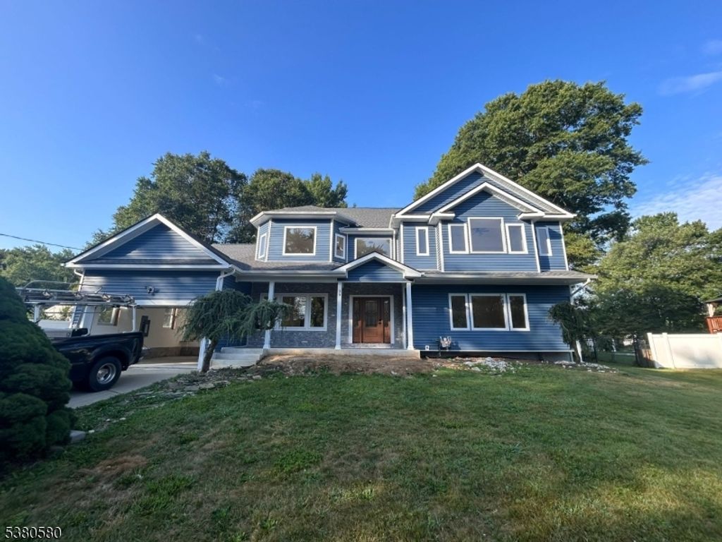 39 Shadowlawn Dr, Old Bridge Twp., NJ 08857