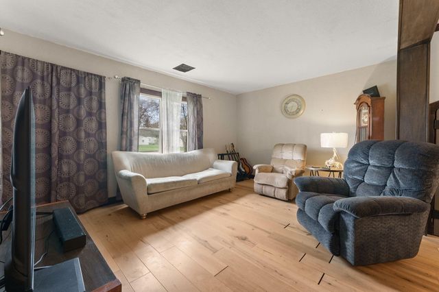 204 S 1st Street, Kentland, IN 47951