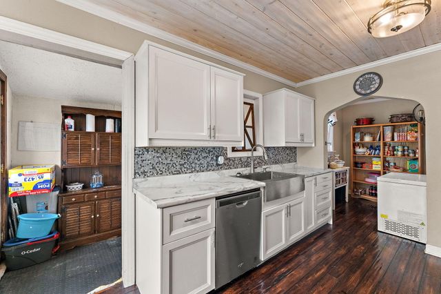 204 S 1st Street, Kentland, IN 47951