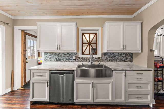 204 S 1st Street, Kentland, IN 47951