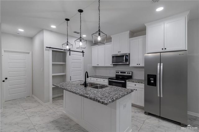 5604 N Crown Point, Pharr, TX 78577