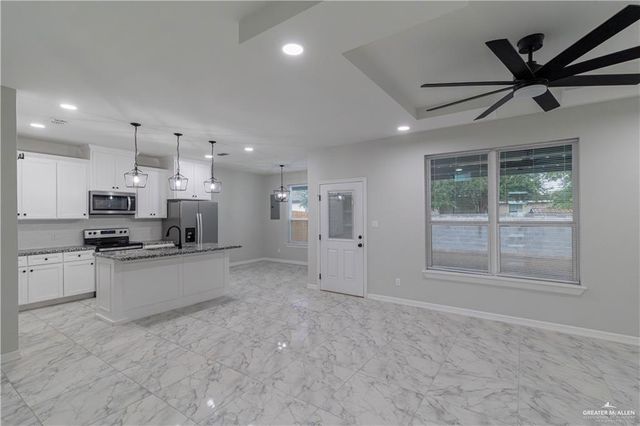 5604 N Crown Point, Pharr, TX 78577