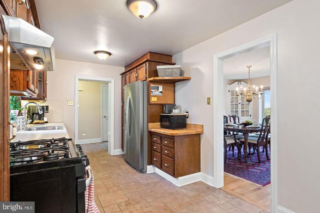 181 E CONESTOGA RD, Devon, PA 19333