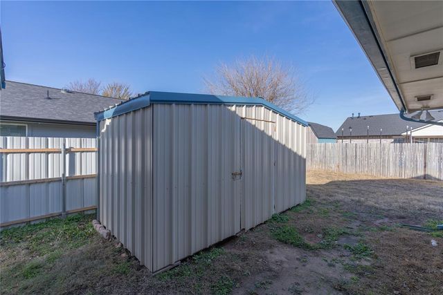 957 N Windermere Drive, Moore, OK 73160