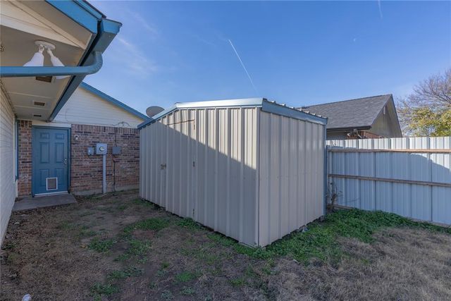 957 N Windermere Drive, Moore, OK 73160