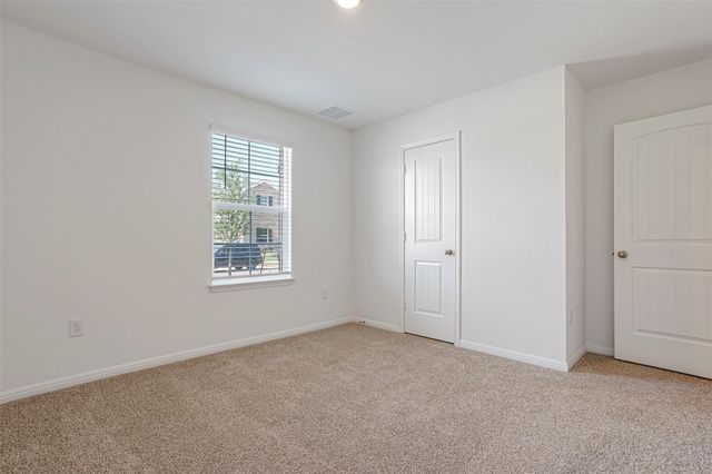 2424 Flank Skirt DR, Leander, TX 78641