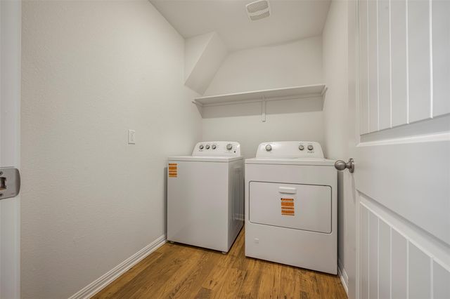 2424 Flank Skirt DR, Leander, TX 78641