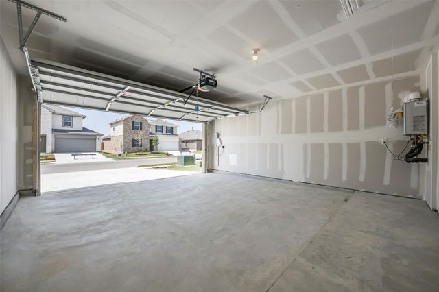 2424 Flank Skirt DR, Leander, TX 78641
