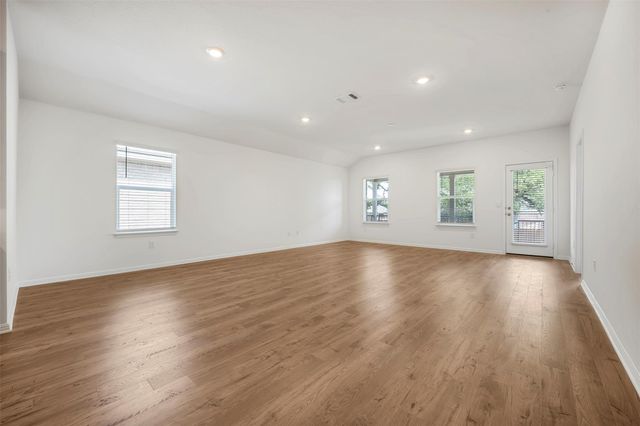 2424 Flank Skirt DR, Leander, TX 78641