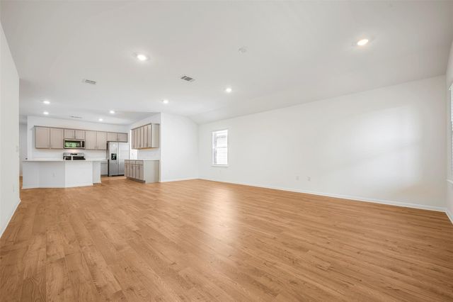 2424 Flank Skirt DR, Leander, TX 78641