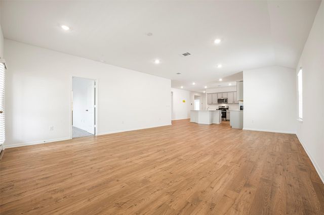 2424 Flank Skirt DR, Leander, TX 78641