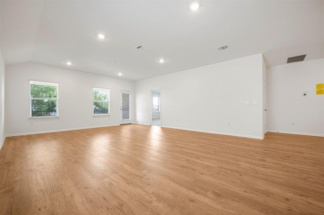 2424 Flank Skirt DR, Leander, TX 78641