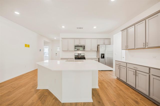 2424 Flank Skirt DR, Leander, TX 78641
