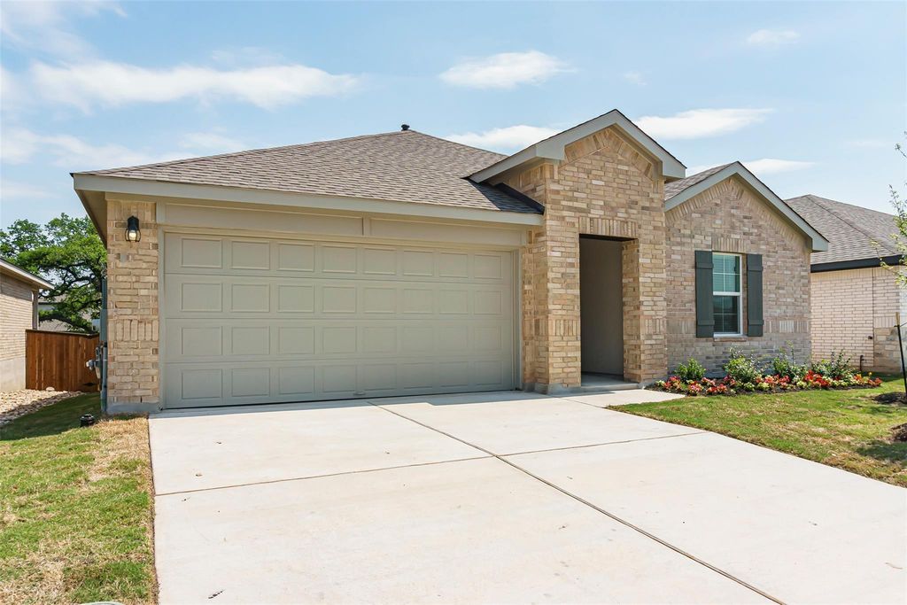 2424 Flank Skirt DR, Leander, TX 78641
