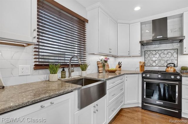 29640 Vista Court, Farmington Hills, MI 48331