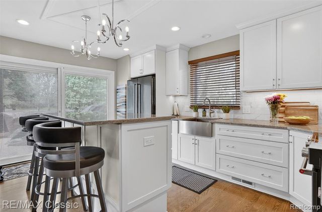 29640 Vista Court, Farmington Hills, MI 48331