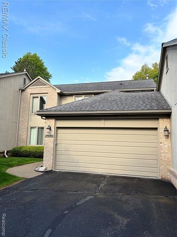 29640 Vista Court, Farmington Hills, MI 48331