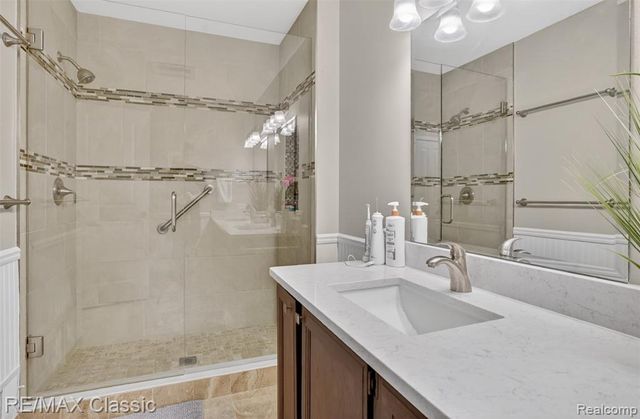 29640 Vista Court, Farmington Hills, MI 48331