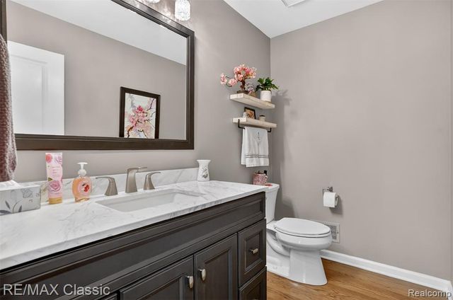 29640 Vista Court, Farmington Hills, MI 48331