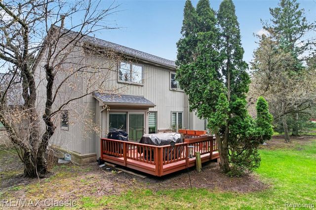 29640 Vista Court, Farmington Hills, MI 48331