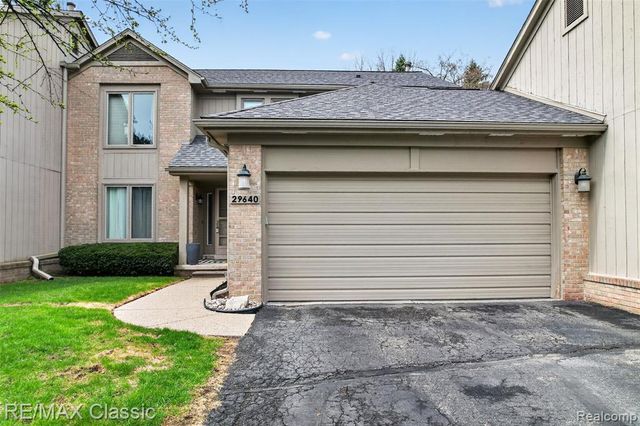 29640 Vista Court, Farmington Hills, MI 48331