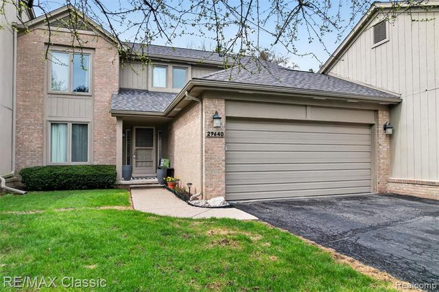 29640 Vista Court, Farmington Hills, MI 48331