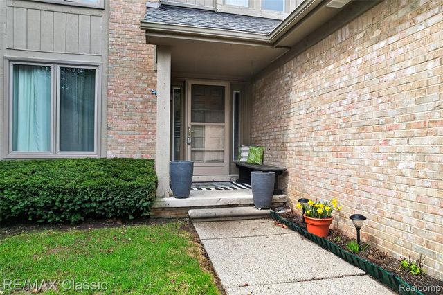 29640 Vista Court, Farmington Hills, MI 48331