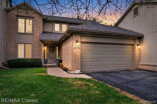 29640 Vista Court, Farmington Hills, MI 48331