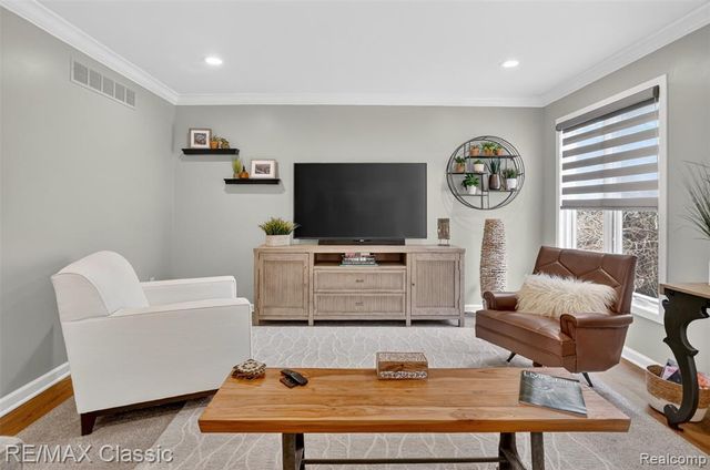 29640 Vista Court, Farmington Hills, MI 48331