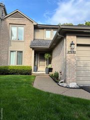 29640 Vista Court, Farmington Hills, MI 48331