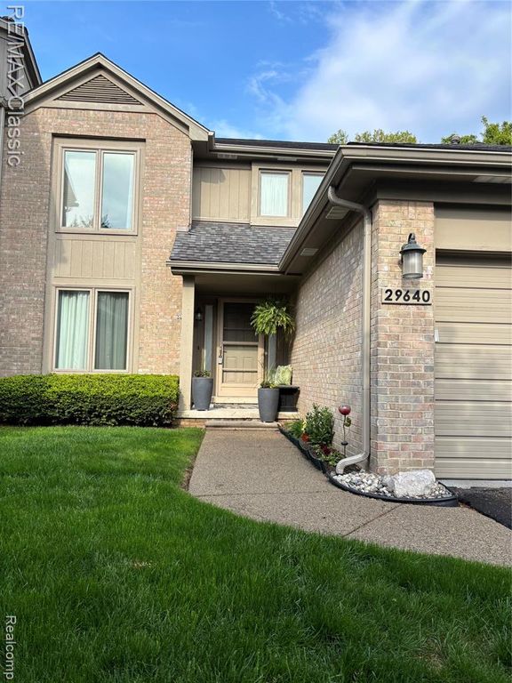 29640 Vista Court, Farmington Hills, MI 48331