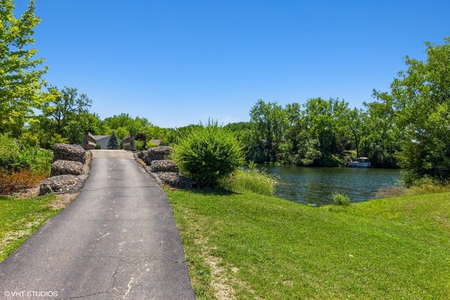 132 Fossil Lake Road, Wilmington, IL 60481