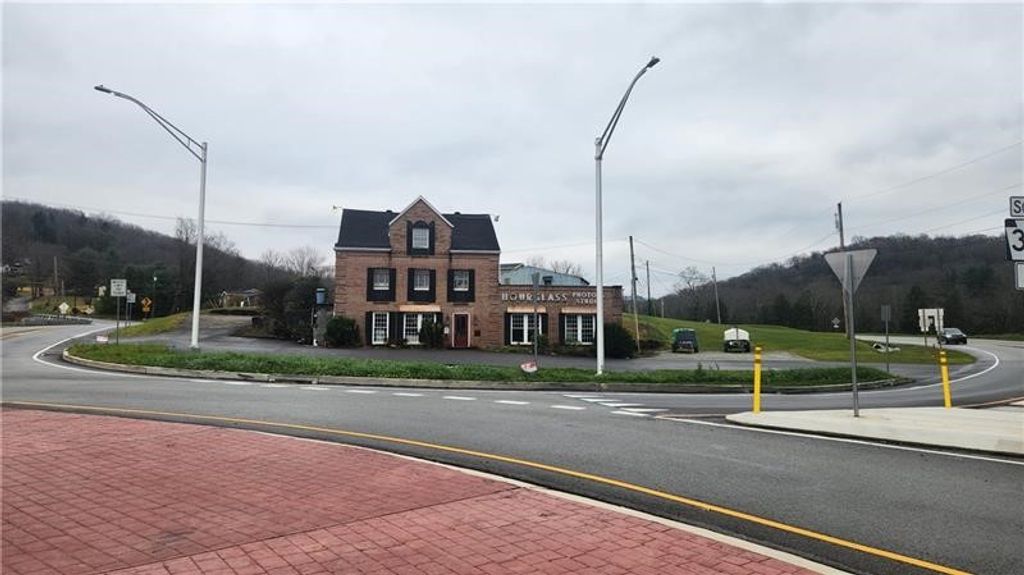 2 La Belle Vue Road, Allegheny Twp, PA 15690