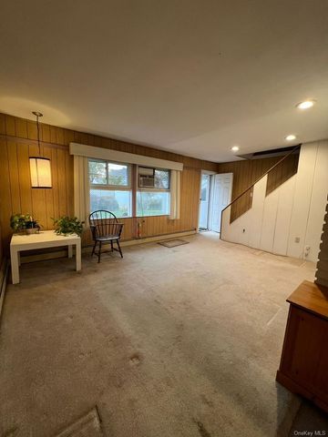 135 Sunrise Lane, Hempstead, NY 11756