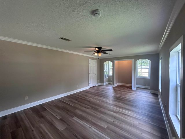 10000 Cochise Dr, Denham Springs, LA 70726