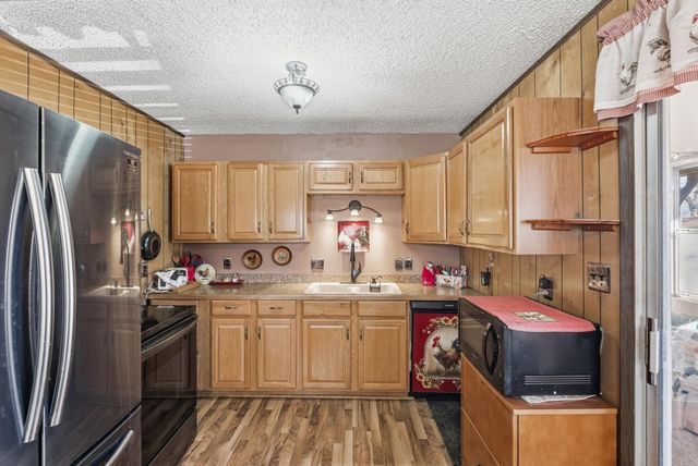 3054 S Gordon Ave, Wichita, KS 67217