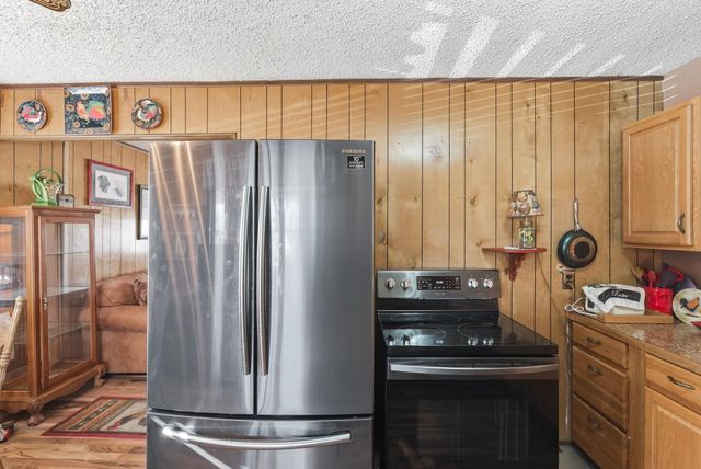 3054 S Gordon Ave, Wichita, KS 67217