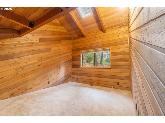 3054 HENDRICKS HILL Dr, Eugene, OR 97403