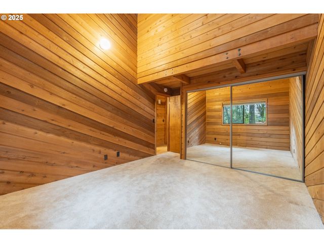 3054 HENDRICKS HILL Dr, Eugene, OR 97403