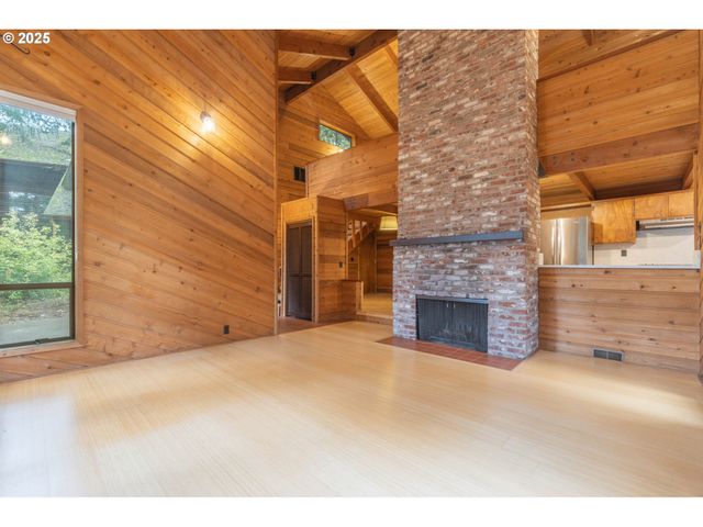 3054 HENDRICKS HILL Dr, Eugene, OR 97403