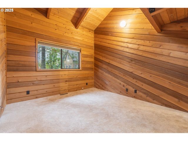 3054 HENDRICKS HILL Dr, Eugene, OR 97403