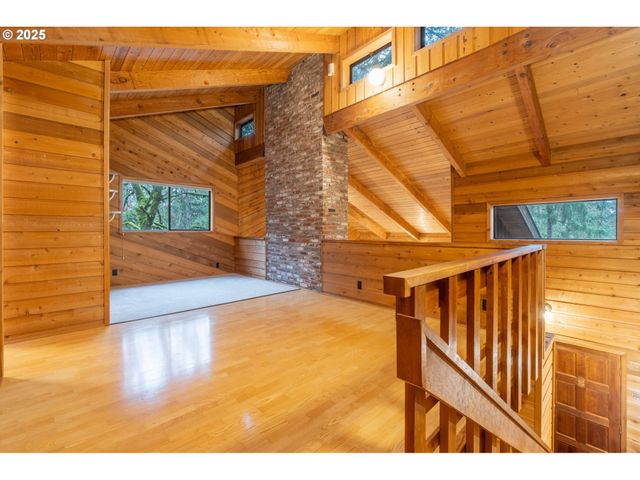 3054 HENDRICKS HILL Dr, Eugene, OR 97403