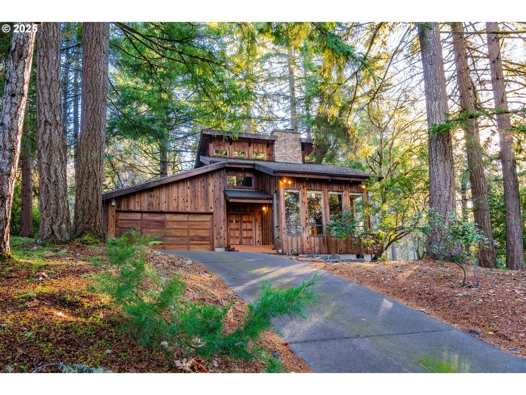 3054 HENDRICKS HILL Dr, Eugene, OR 97403