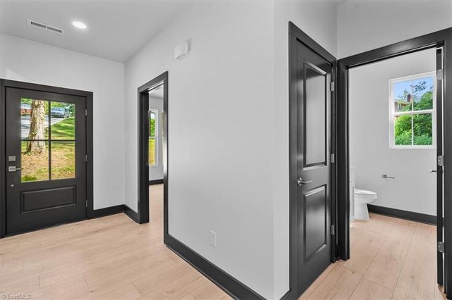 4926 Leinbach Drive, Winston-salem, NC 27106