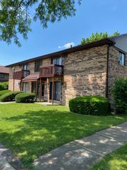 540 CREEKWOOD Court, Westmont, IL 60559