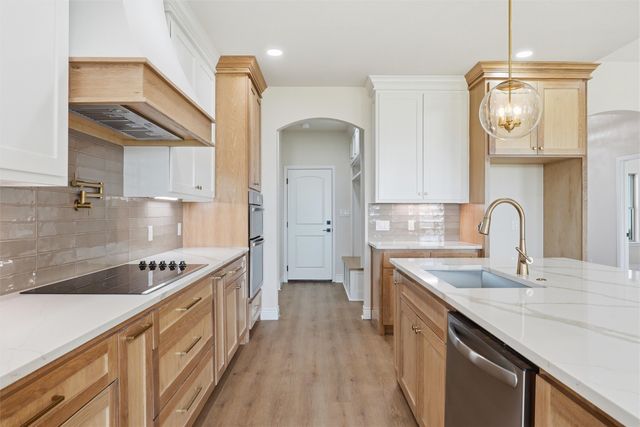 1333 Red Rock Road, Hewitt, TX 76643